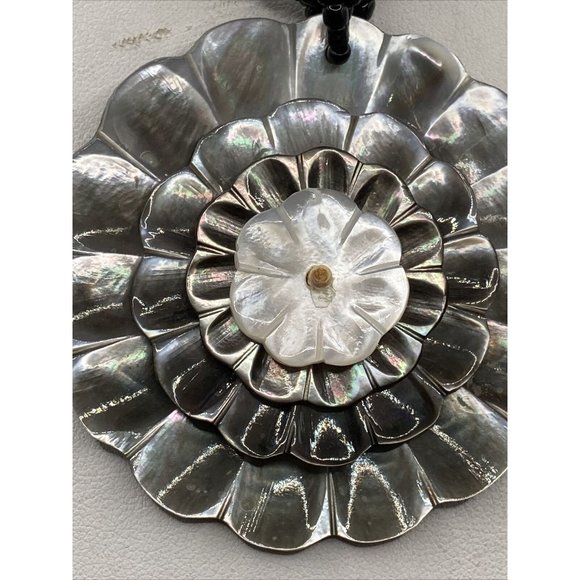 Mother of Pearl MOP Irresistible Gray Colors Flower 16" Necklace Seed Beads - Picture 2 of 10